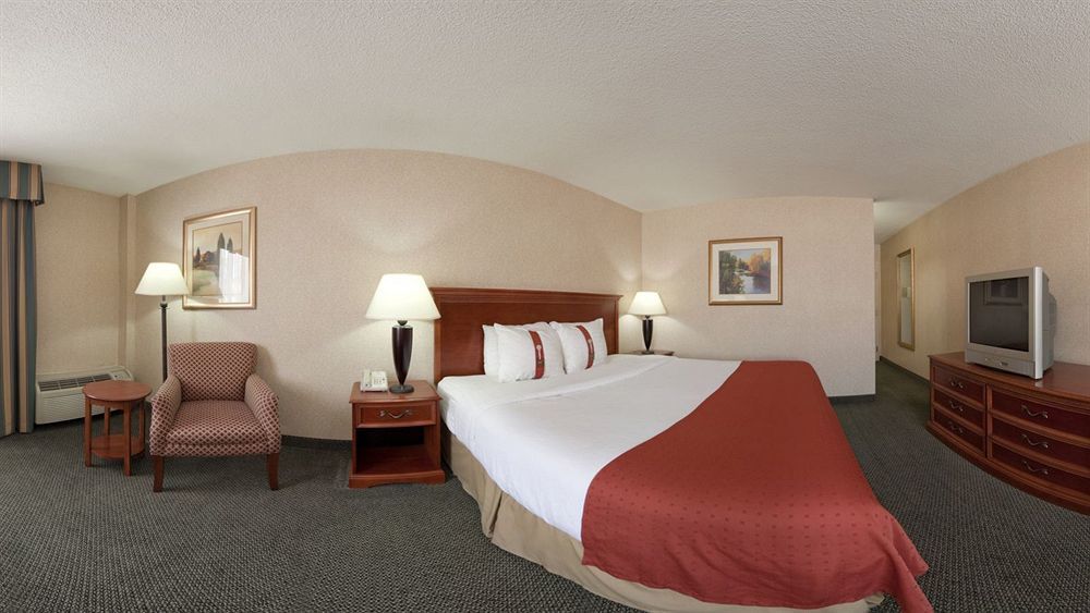 Holiday Inn Cincinnati-Riverfront By Ihg Covington Exterior photo
